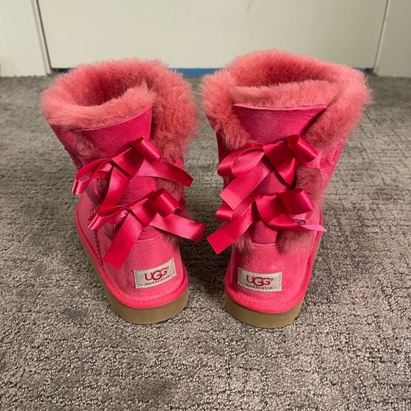 Girls UGGs / brand new / authentic / USA size 4 - Picture 1 of 9